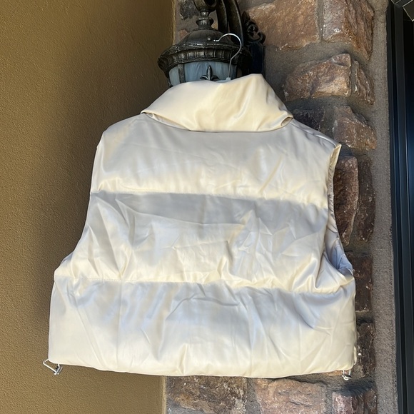 NEW Ellison Puffer Vest Cream Sz: Med - Picture 3 of 3
